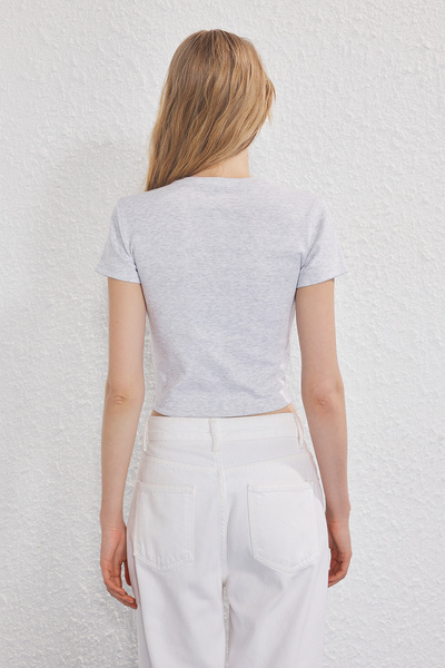 Trendyol Collection Gray Melange Rib Fitted/Fitted Stretch Knitted T-Shirt Twoss25Ts00186