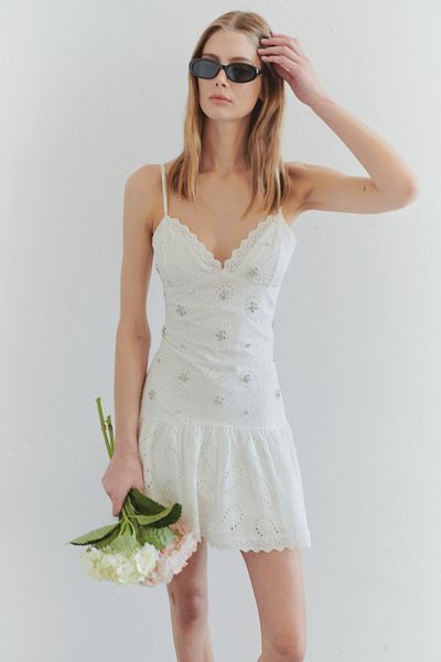 Trendyol Collection Μίνι φόρεμα με επένδυση από δαντέλα με εμπριμέ λευκή πέτρα περιορισμένης έκδοσης TPRSS25EL00231