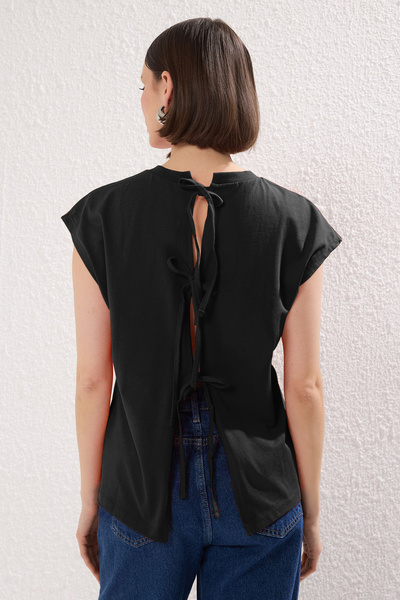 Trendyol Collection Black 100% Thick Cotton Moon Sleeve Binding Detail Crew Neck Knitted T-Shirt Twoss25Ts00156