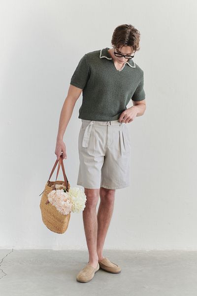 Trendyol Collection Текстурирана трикотажна тениска Apaş с ревер каки - Tmnss25Po00027
