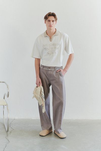 Trendyol Collection Limited Edition Ecru Oversize/Wide Cut T-Shirt mit speziell besticktem Polokragen TMNSS25PO00030