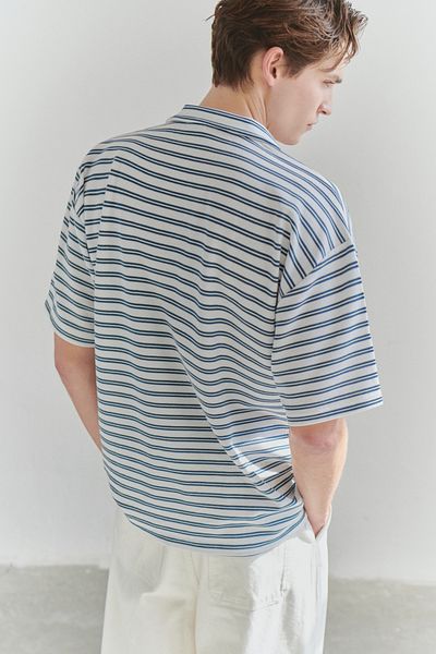 Trendyol Collection Ecrufarbenes, einfarbiges, gestricktes Polokragen-T-Shirt mit Polokragen TMNSS25PO00004