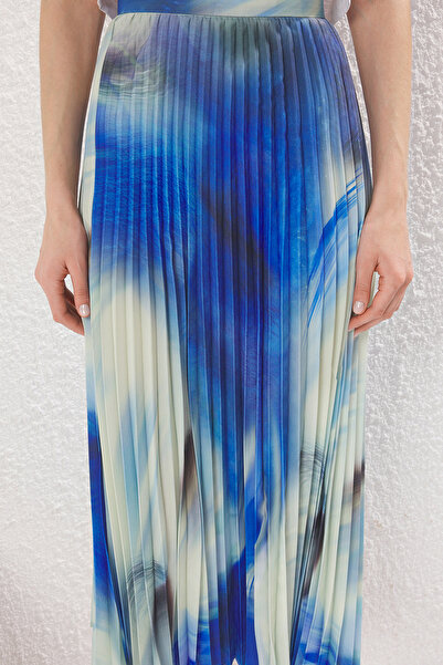 Trendyol Collection Kék nyakkendőfesték mintás redőzött Midi hosszúságú szőtt szoknya TWOSS25ET00167