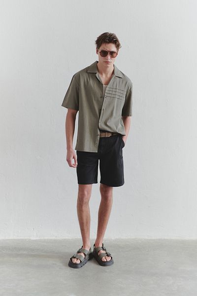 Trendyol Collection Πουκάμισο κανονικής εφαρμογής με μικτό λινό χακί περιορισμένης έκδοσης - TMNSS25GO00038