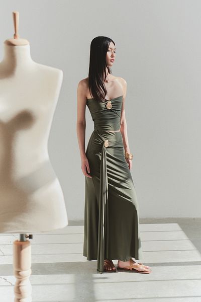 Trendyol Collection Khakifarbener, figurbetonter, detaillierter, gestrickter langer Rock in limitierter Auflage TPRSS25ET00004