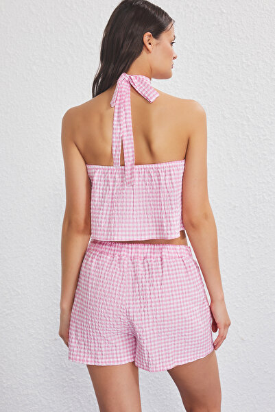 Trendyol Collection Rózsaszín kockás szőtt strandblúz rövidnadrág szett TBESS25AU00074