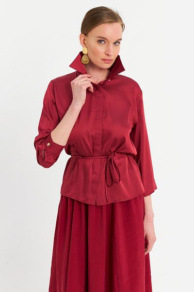 Cool & Modest Cămașă din satin cu talie bordeaux pentru femei MMRS4212
