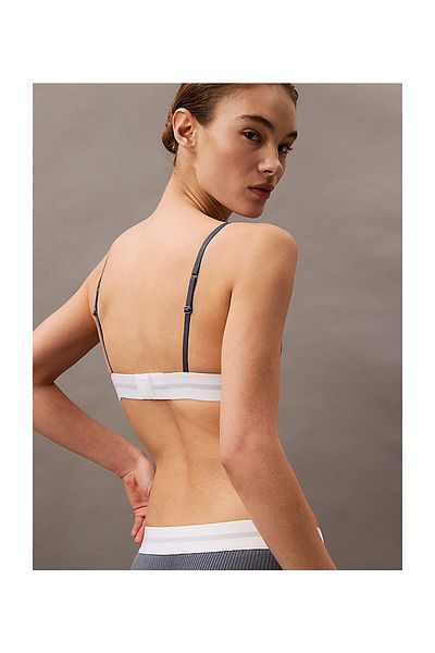 Calvin Klein NEJLEPŠÍ TROJÚHELNÍK Tetovací strojek na jehlu