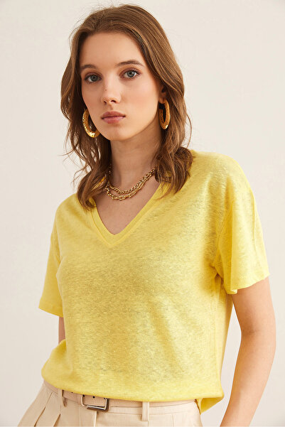 Olalook Women's Yellow Flared V-Neck Crop T-Shirt Tsh- 19000861
