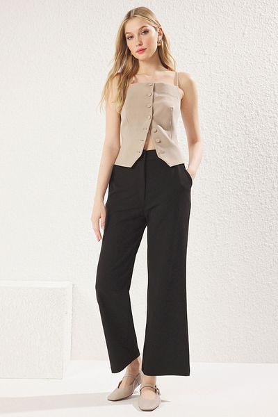 Trendyol Collection Schwarze, geräumige/gerade geschnittene Strickhose mit Knopftaschen TWOSS25PL00052