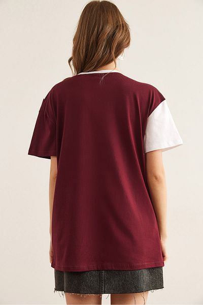 Olalook Tricou cu blocuri asimetrice alb burgundă pentru femei TSH- 19000350