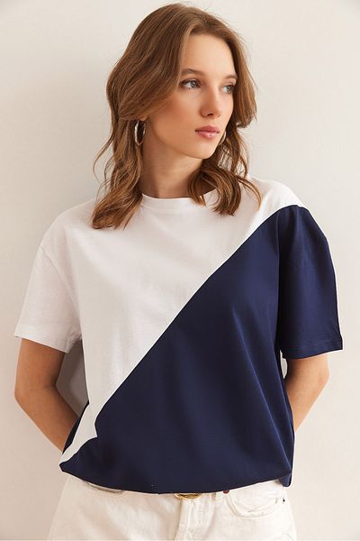 Olalook Γυναικείο μπλουζάκι λευκό Navy Blue Asymmetric Block TSH- 19000350