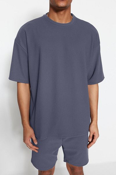 Trendyol Collection Indigoblaues, strukturiertes, übergroßes Ottoman-T-Shirt – Rundhalsausschnitt, kurze Ärmel – TMNSS23TS00081