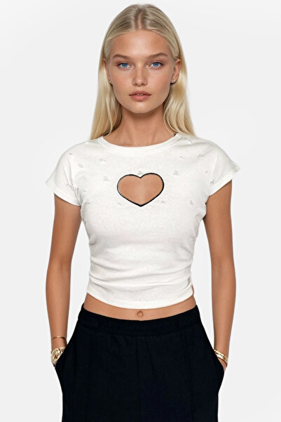 Trend Alaçatı Stili Women's Ecru Crew Neck Heart Embroidered Pearl Embroidered Blouse Alc-X13591