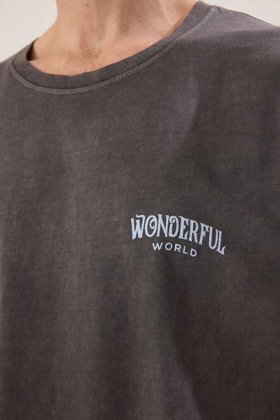 Trendyol Collection Μπλουζάκι με μοτίβο Galaxy Anthracite Oversize - Πτυσσόμενο/Χλωμό εφέ TMNSS25TS00102