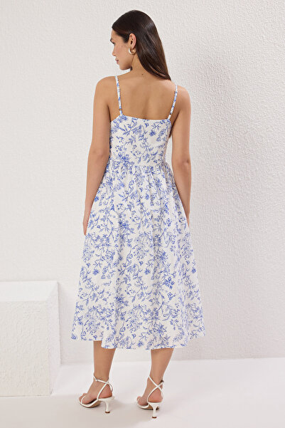 Trendyol Collection Bílé květinové šaty s podšívkou do A-Line TWOSS25EL00524