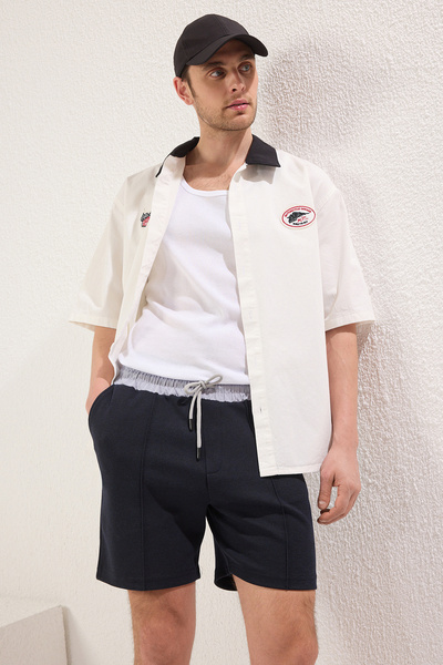 Trendyol Collection Темно-синій мікс з фактурної тканини Pique Sort Бермуди регулярного крою TMNSS25SR00029