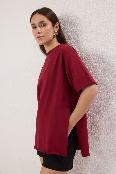 Trendyol Collection Burgunderrotes asymmetrisches Boyfriend-Strick-T-Shirt aus 100 % Baumwolle mit zwei Ärmeln TWOSS20TS0828
