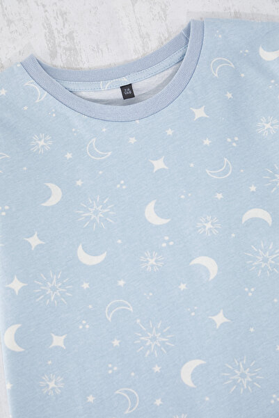 TRENDYOLKIDS Blaues, übergroßes Familien-Kurzarm-Pyjama-Set aus 100 % Baumwolle TKDSS25PT00030