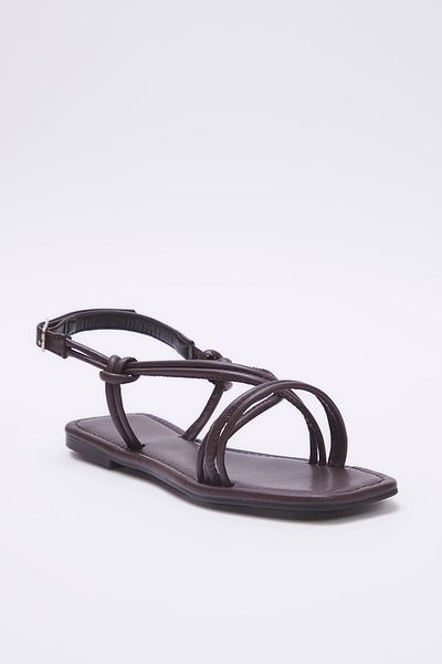 TRENDYOL SHOES Dunkelbraune Damensandalen mit Knöchelriemen und dünnem Riemen TAKSS25SD00047