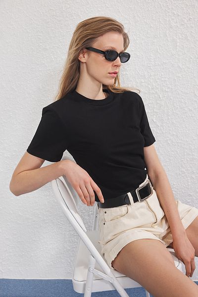 Trendyol Collection Regular Mold Knitted T-Shirt with Black Padding Shapes Twoss25Ts00185