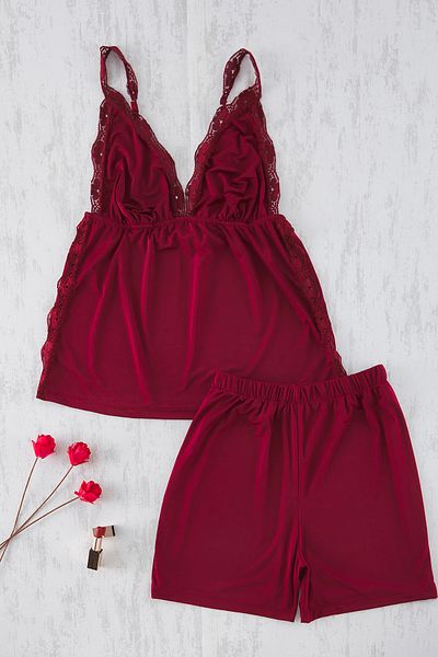 Trendyol Curve Pflaumenfarbenes Spitzen-Strick-Pyjama-Set mit V-Ausschnitt TBBSS25AI00087