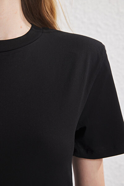 Trendyol Collection Regular Mold Knitted T-Shirt with Black Padding Shapes Twoss25Ts00185