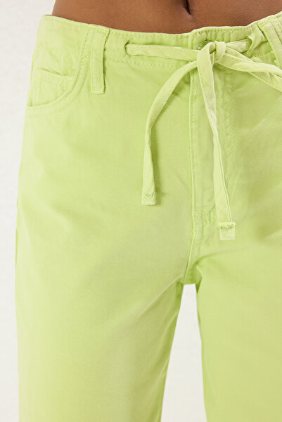 Trendyol Collection Πράσινο δέσιμο με λεπτομέρεια κανονική μέση φαρδιά τζιν TWOSS25JE00267