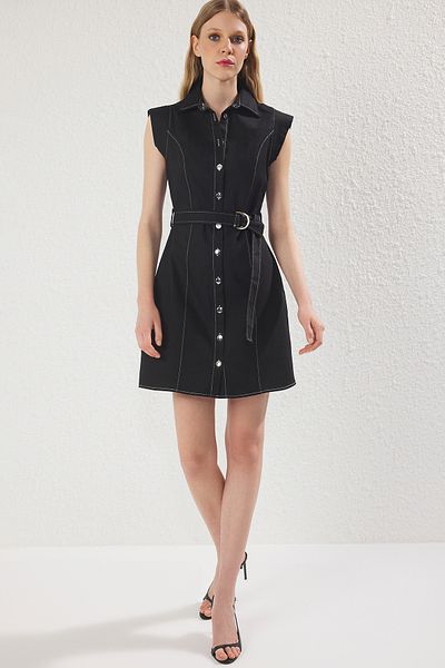 Trendyol Collection Μίνι υφαντό φόρεμα με μαύρη ζώνη με ίσια κουμπιά TWOSS25EL00562