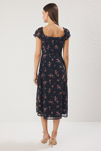 Trendyol Collection Námořnická modrá Květinová podšívka Šifon Flight Flight Tkané midi košilové šaty TWOSS25EL00563