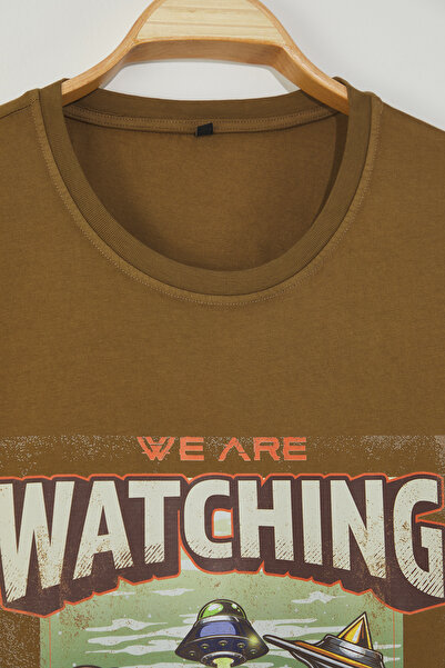 Trendyol Collection Μπλουζάκι μουστάρδας Oversize/Wide Cut Αντίκα/Απαλό εφέ Space Printed 100% Cotton T-shirt TMNSS25TS00197