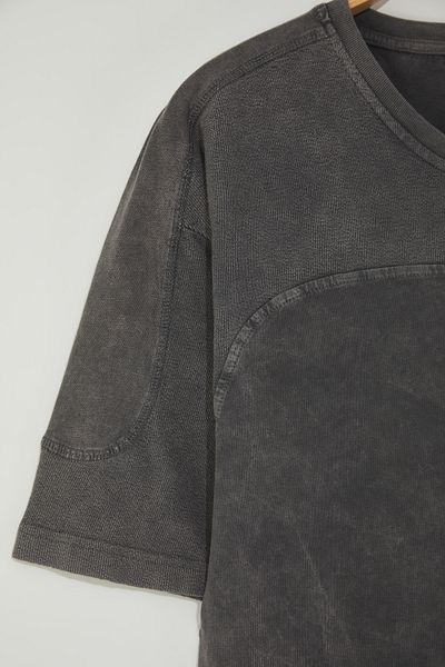 Trendyol Collection Μπλουζάκι ανθρακί χρώματος Oversize Fabric Mix - Πτυσσόμενο/Χλωμό εφέ, TMNSS25TS00014