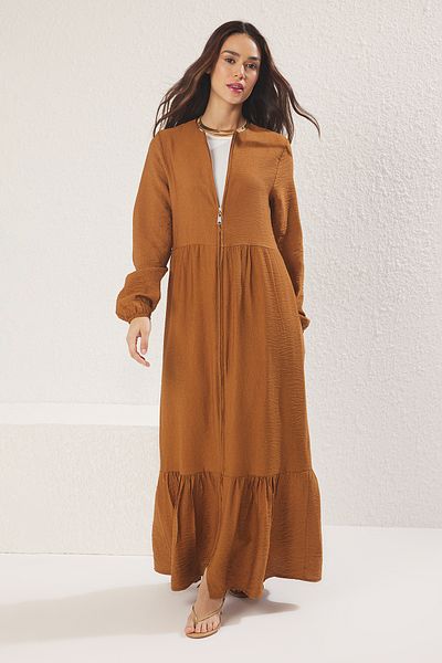 Trendyol Modest Braunes gewebtes Kleid mit Reißverschluss Cap & Ferace TCTSS25KF00006
