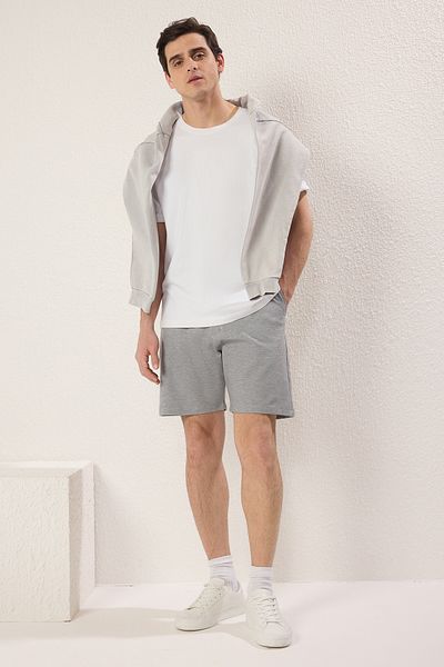 Trendyol Collection TMNSS25SR00008 Μοντέλο γκρι σορτς και βερμούδες