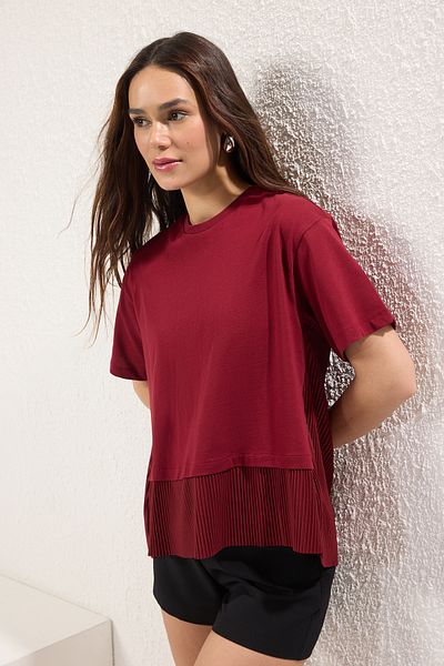Trendyol Collection Burgunderrote, plissierte, detaillierte Strickbluse mit breiter Passform – TWOSS25BZ00466