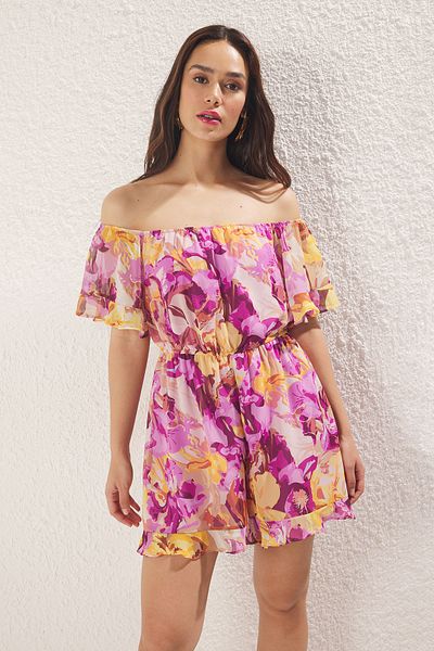 Trendyol Collection Lila floraler, mit Chiffon gefütterter, gewebter Overall mit weitem Bein TWOSS25TU00048