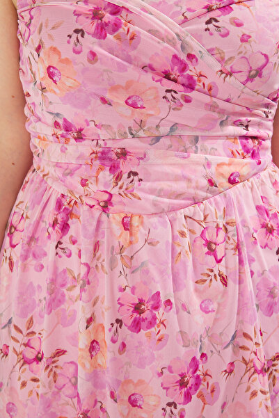 Trendyol Curve Μίνι φόρεμα Skater από τούλι σε ροζ λουλούδια - TBBSS25AH00193