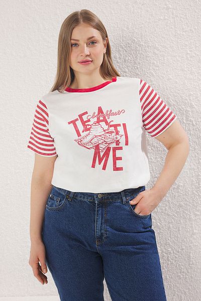 Trendyol Curve Plus Size Czerwona koszulka z dzianiny Boyfriend Fit - 100% bawełny, nadruk TBBSS25BF00056