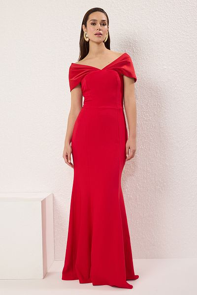 Trendyol Collection Rotes, gewebtes, langes, schickes Abendkleid und Abschlusskleid mit Fischschnitt TPRSS25AE00159