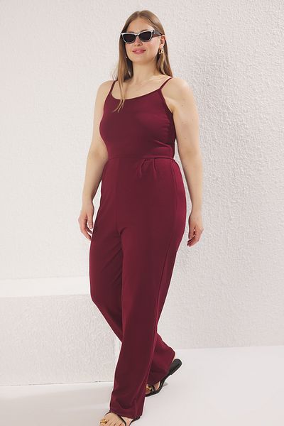 Trendyol Curve Burgunderroter Strickoverall in Übergröße TBBSS25BG00001