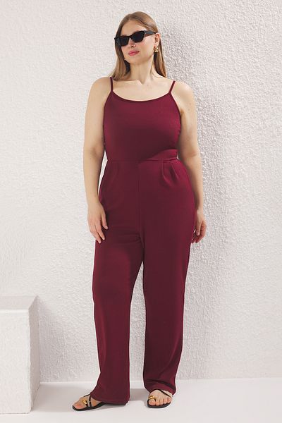 Trendyol Curve Burgunderroter Strickoverall in Übergröße TBBSS25BG00001