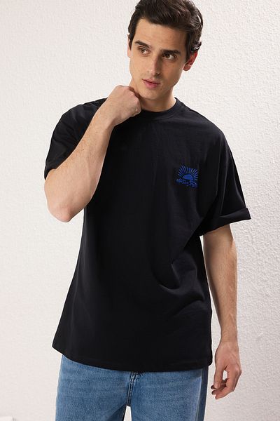Trendyol Collection Бавовняна футболка з принтом великого розміру TMNSS25TS00031