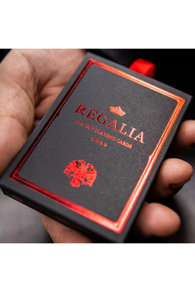 OyuncaklarÜlkesi إصدار محدود من أوراق اللعب المميزة - Cartamundi Shin Lim Regalia Red Signature