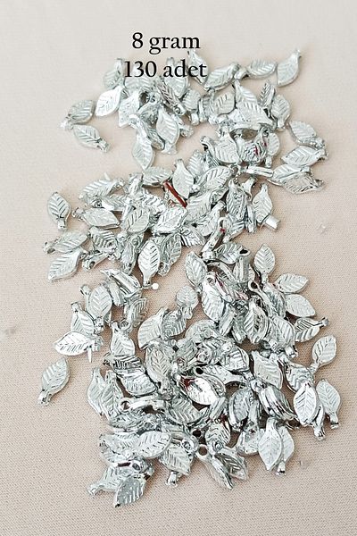 STUMBANNG Oya Evening Dress Bracelet Necklace Plexi Metallic Plastic Sequins Silver Color 8 Grams 130 Pieces - Bnc514