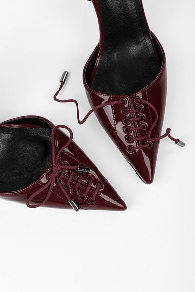 Shoeberry Damen Zenya Burgunder Lackleder Schnürung Schleife Detail Absatz Stiletto