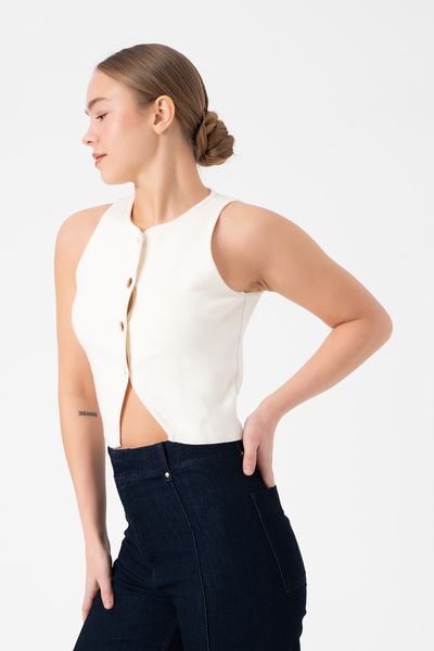 Merry Rise Buttoned White Crop Women's Knitwear Vest