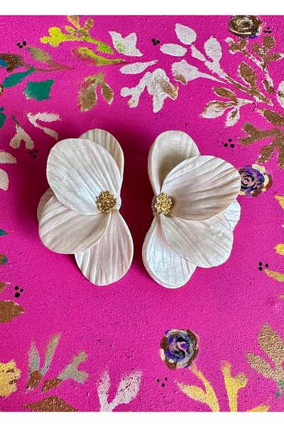 ACCESSORY White Pearl Flower Earrings