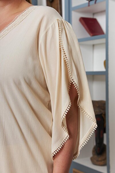 RMG Laced Large Size Blouse - Collar and Sleeves Ecru