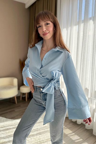 Dilay Gökoğlu Butik Cămașă albastră cu cravată