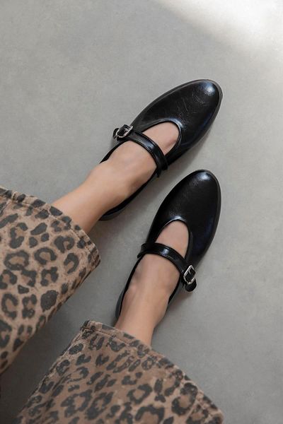 STRASWANS Women's Black Wrinkled Leather Ballerinas